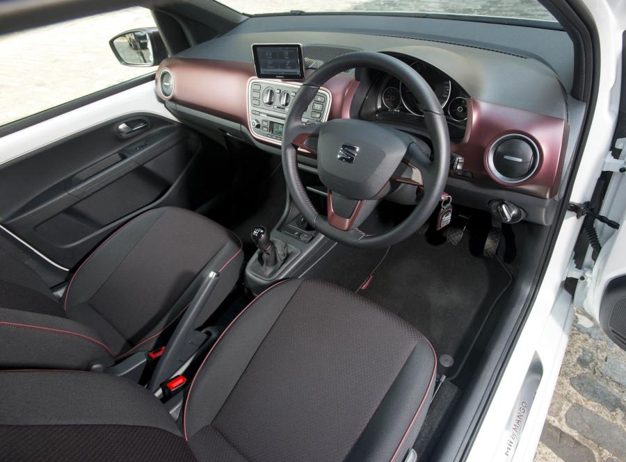 Интерьер Seat Mii by MANGO 5-Door 2016 года  (UK) (фото 4 из 30)